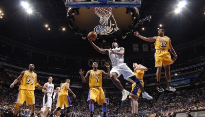 开云真人体育娱乐-大型河流漂流极速赛，水流搏击的巅峰对决，漂流比赛视频