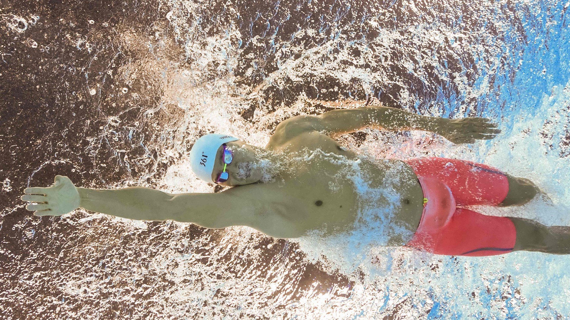 “全民足球运动推广持续升温，青少年踢球热潮涌动”，青少年足球运动蔚然成风